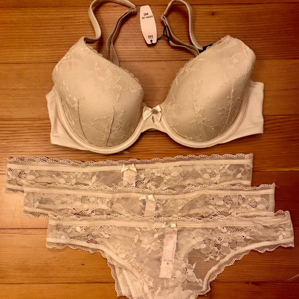 VICTORIA’S SECRET Body By Bra 34C + 3 Thongs M